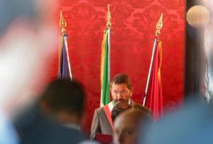 Ignazio Marino celebra un matrimonio nella sala rossa del Campidoglio, Roma, 9 ottobre 2015. ANSA/ALESSANDRO DI MEO