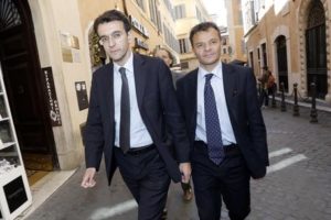 Alfredo D'Attorre (s) e Stefano Fassina passeggiano vicino a Montecitorio, Roma 22 Aprile 2015. ANSA/GIUSEPPE LAMI