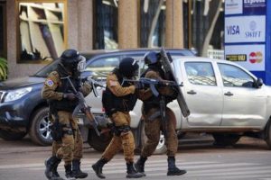 epaselect epa05104749 Burkina Faso forces take up positions outside the Splendid Hotel in Ouagadougou, Burkina Faso, 16 January 2016. According to media reports at least 23 people from 18 nationalities have been killed after Islamist militants attacked The Splendid Hotel frequented by many westeners in Burkina Faso. A joint operation by French and Burkina Faso forces freed many hostages. Al-Qaeda in the Islamic Maghreb (AQIM) has claimed responsibility. EPA/AHMED YEMPABOU