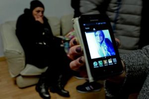 Emilia Cipolletta, la madre di Gabriella (in una recente foto scattata con il cellulare) la diciannovenne morta ieri pomeriggio al Cardarelli di Napoli in seguito a un intervento di aborto, Napoli, 13 Gennaio 2016. ANSA/ CIRO FUSCO