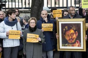 Un momento del sit-in davanti all'ambasciata egiziana per chiedere la verit?? sulla morte di Giulio Regeni, Roma, 25 febbraio 2016. ANSA/MASSIMO PERCOSSI