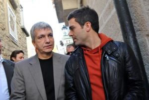 President of Puglia region and leader of Sel, Nichi Vendola (L), prior the vote for the centre-left primary in Terlizzi, near Bari, Italy, 25 November 2012. ANSA/LUCA TURI