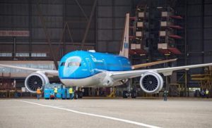 epa05024372 A Boeing 787 Dreamliner of Dutch carrier KLM taxies at the aiport of Schiphol, The Netherlands, 14 November 2015. It is KLM's first aircraft of this type. EPA/LEX VAN LIESHOUT