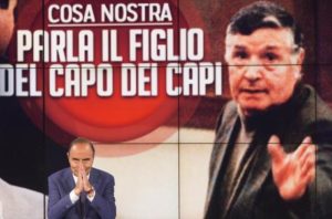 Il conduttore di "Porta a porta", Bruno Vespa, durante il lancio della puntata dove andr?? in onda l'intervista a Salvo Riina, figlio del boss della mafia siciliana Tot?? Riina, Roma, 06 aprile 2016. ANSA/CLAUDIO PERI