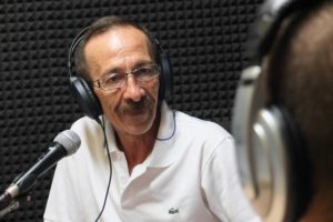 Pino Maniaci, il direttore di TeleJato la tv siciliana antimafia il 25 Giugno 2012, a Radio Siani, la radio di Ercolano che trasmette in un appartamento confiscato alla camorra, nell ambito del festival dell' impegno civile. ANSA/CESARE ABBATE/
