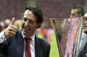 epa04771591 Sevilla's head coach Unai Emery celebrates with the trophy after the UEFA Europa League final between FC Dnipro Dnipropetrovsk and Sevilla FC at the National Stadium in Warsaw, Poland, 27 May 2015. Sevilla won 3-2. EPA/ADAM WARZAWA