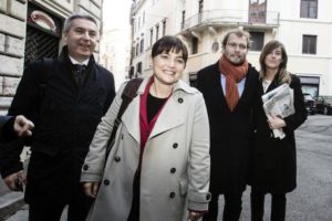 I componenti della segreteria del Pd (da sinistra) Lorenzo Guerini, Debora Serracchiani, Luca Lotti, Maria Elena Boschi, al termine della prima riunione della segreteria Renzi nella sede di Via S.Andrea delle Fratte, Roma, 11 dicembre 2013. ANSA/ ANGELO CARCONI