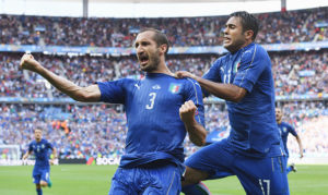 PARIS, FRANCE - JUNE 27: Giorgio Chiellini (L) of Italy celebrates scoring with Eder after scoring the opening goal with his team mate Eder (R) during the UEFA EURO 2016 round of 16 match between Italy and Spain at Stade de France on June 27, 2016 in Paris, France. (Photo by David Ramos/Getty Images)