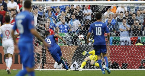 Soccer Euro 2016 Italy Spain