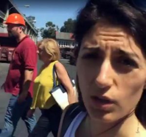In un'immagine tratta dal profilo Facebook di Virginia Raggi, un momento del blitz della sindaca di Roma all'impianto Ama di Rocca Cencia che si occupa del trattamento e raccolta rifiuti del quadrante est di Roma, 12 luglio 2016. FACEBOOK VIRGINIA RAGGI +++ATTENZIONE LA FOTO NON PUO? ESSERE PUBBLICATA O RIPRODOTTA SENZA L?AUTORIZZAZIONE DELLA FONTE DI ORIGINE CUI SI RINVIA+++