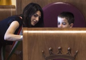 Virginia Raggi e figlio