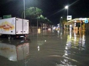 Maltempo a Cagliari (CREDIT: Foto di Matteo Tidili dalla pagina Facebook di Sardegna Clima Onlus) - DA ANSA CAGLIARI