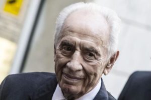 L'ex presidente d'Israele Shimon Peres a Roma in una foto d'archivio del 4 settembre 2014. ANSA/ANGELO CARCONI