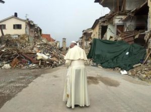 FOTO DA TWITTER POPE VISITS AMATRICE