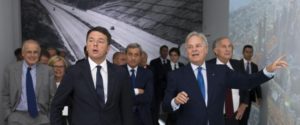 Il premier Matteo Renzi a Milano per i 110 anni di Salini Impregilo, 27 settembre 2016. ANSA/ PRESIDENZA DEL CONSIGLIO DEI MINISTRI - TIBERIO BARCHIELLI +++ ANSA PROVIDES ACCESS TO THIS HANDOUT PHOTO TO BE USED SOLELY TO ILLUSTRATE NEWS REPORTING OR COMMENTARY ON THE FACTS OR EVENTS DEPICTED IN THIS IMAGE; NO ARCHIVING; NO LICENSING +++
