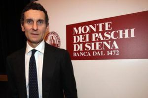 L'ad di Mps Marco Morelli durante la conferenza stampa che ha tenuto a Milano dopo l'incontro con gli analisti, 25 ottobre 2016.  ANSA/MATTEO BAZZI