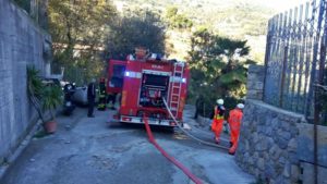 Incendio in casa a Ventimiglia, un morto