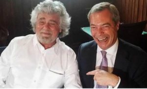 Beppe Grillo e Nigel Farage in una foto postata sul blog di Grillo il 30 maggio 2014. +++ATTENZIONE LA FOTO NON PUO' ESSERE PUBBLICATA O RIPRODOTTA SENZA L'AUTORIZZAZIONE DELLA FONTE DI ORIGINE CUI SI RINVIA+++