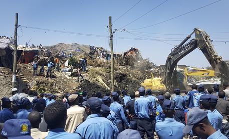 Etiopia: 15 morti e decine dispersi in frana discarica