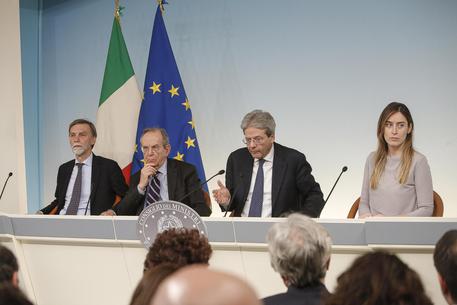 ++ Def: Padoan, debito si stabilizza, numeri domani ++