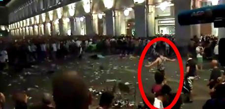 ++ Torino: spunta video ragazzo a torso nudo, s’indaga ++