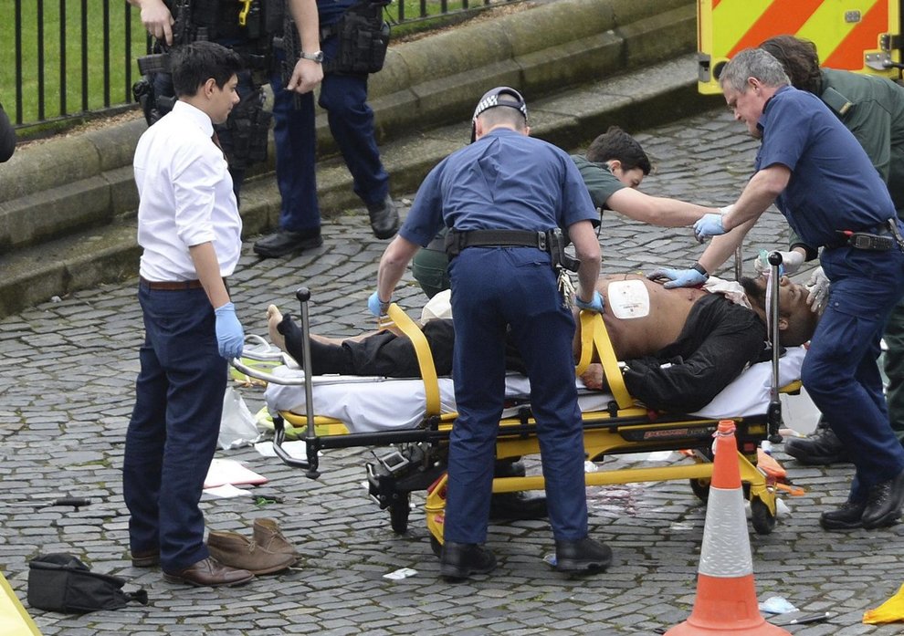 Attacco Londra: polizia, inchiesta anti-terrorismo in corso