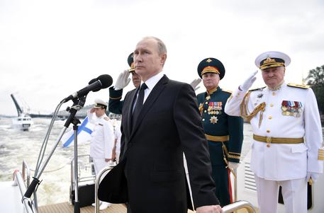 President Putin takes part in Navy Day celebrations