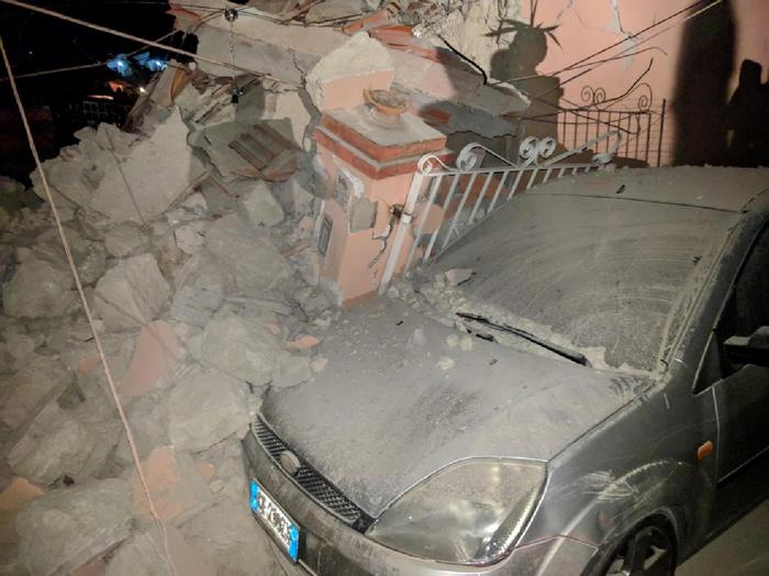 Terremoto Ischia; paura tra turisti,gente in strada
