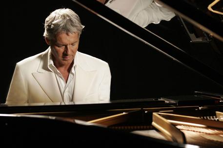 >>>ANSA/SANREMO: BAGLIONI CAPITANO-GIOCATORE PER DIREZIONE ARTISTICA