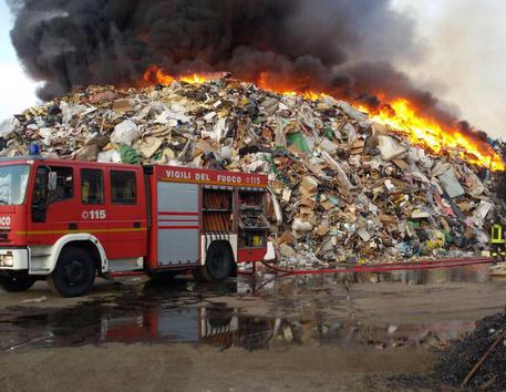 Incendio in ditta: prefetto Pavia, rischio diossina