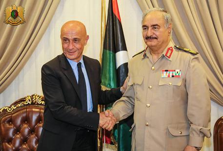 ++ Libia: Minniti incontra Haftar a Bengasi ++