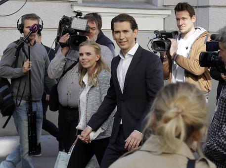 AUSTRIA AL VOTO, FAVORITO È KURZ MA IL VANTAGGIO SI RIDUCE
