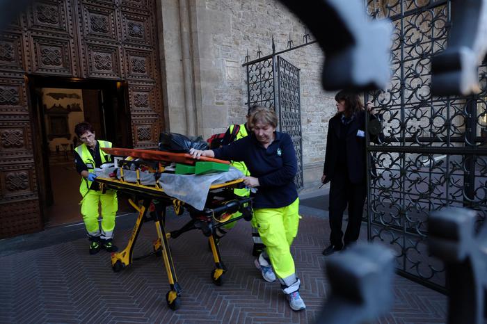 ++ Cade pietra in S.Croce a Firenze, morto turista ++