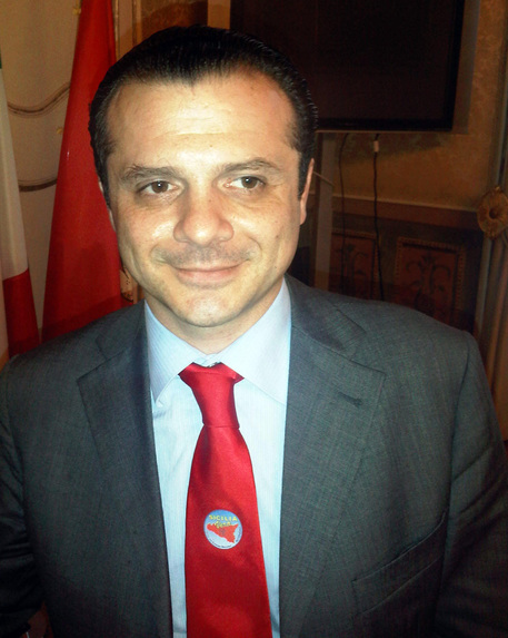 Evasione fiscale,arrestato neodeputato Sicilia De Luca