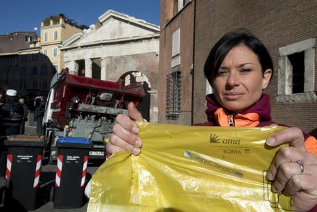 Rifiuti: Raggi, differenziata tecnologica in rione ebraico