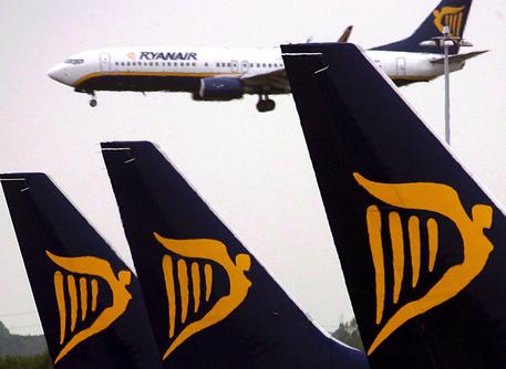 Ryanair: Calenda, atto indegno, intervenire