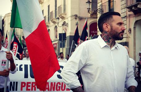 ++ Militante FN legato mani e piedi e pestato in strada ++