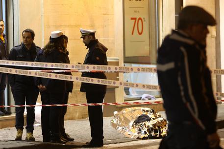++ Rapina nel Napoletano, gioielliere uccide bandito ++