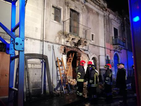 ++ Esplosione a Catania: 3 vittime, 2 sono vigili fuoco ++