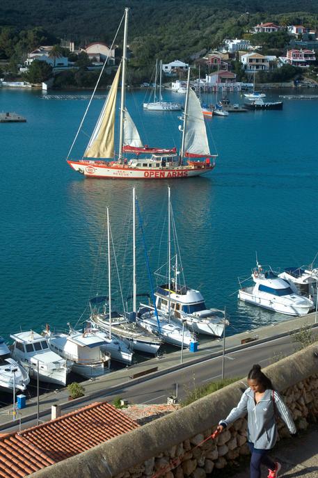 NGO rescue ship ‘Open Arms’ arrives in Mahon