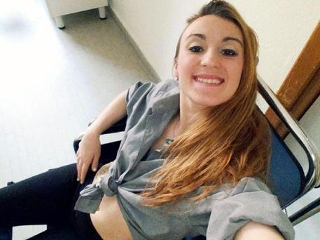 >>>ANSA/ VENTENNE UCCISA A COLTELLATE, SOSPETTATO IL SUO COMPAGNO