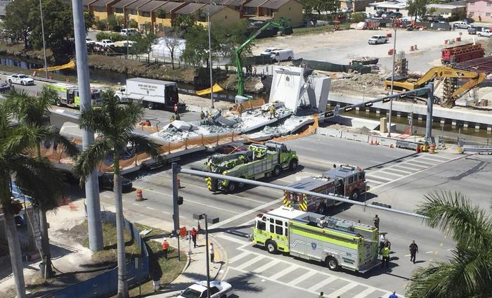 Crollo ponte a Miami: media, diversi morti