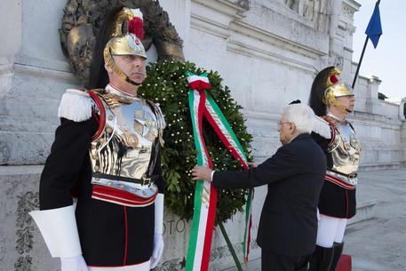Mattarella ad Altare della Patria a celebrazioni 25 aprile