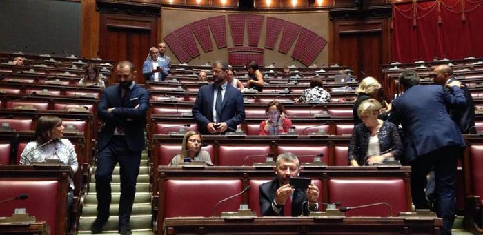 ++ Milleproroghe: Pd occupa Aula Camera ++