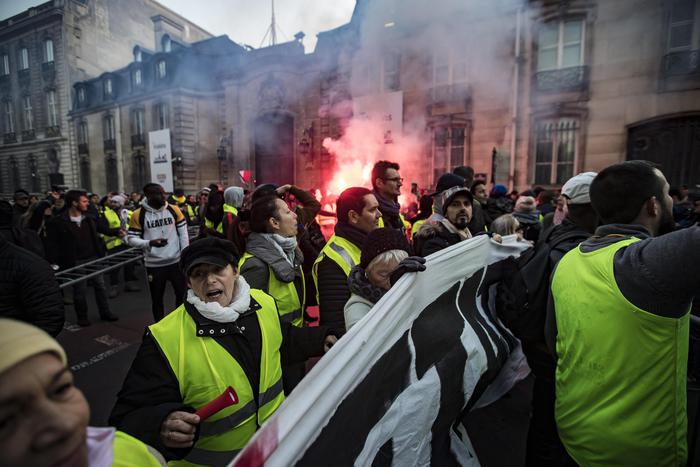 Yellow vests protest against fuel prices in Paris