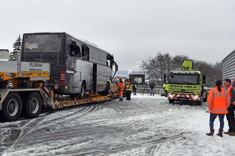 Pullman da Genova si schianta vicino Zurigo, 1 morto