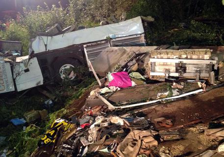 Bus in scarpata:ira familiari vittime, non è giustizia