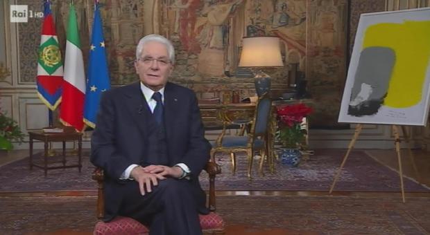 Mattarella mostra quadro bimbi autistici, a loro mio augurio
