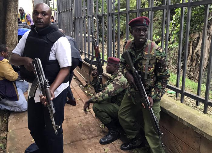 Kenya: polizia, ostaggi nell’hotel attaccato