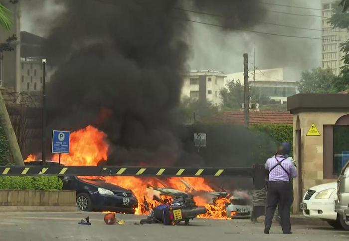 Kenya: polizia, ostaggi nell’hotel attaccato